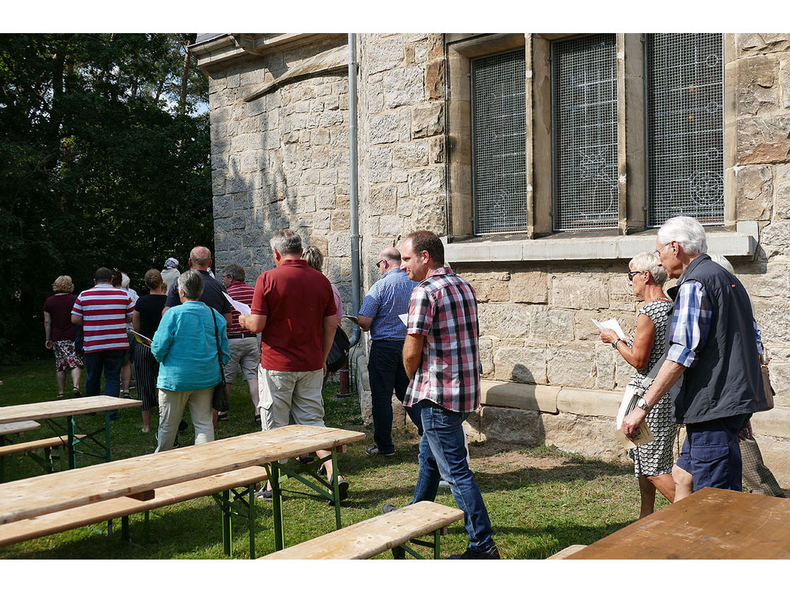 Nachfeier des Mährisch-Neustädter Wachsstockfestes an der Weingartenkapelle (Foto: Karl-Franz Thiede)